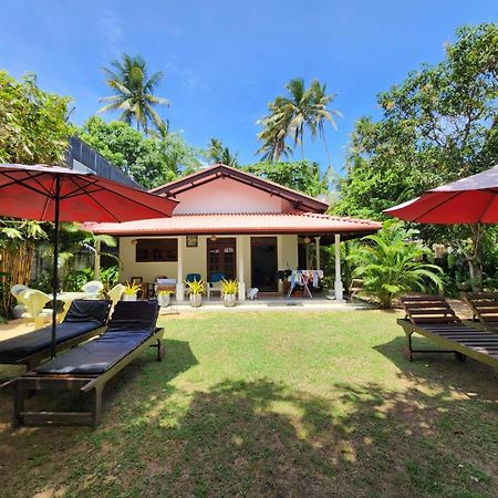 Mango Villa Hikkaduwa Buitenkant foto