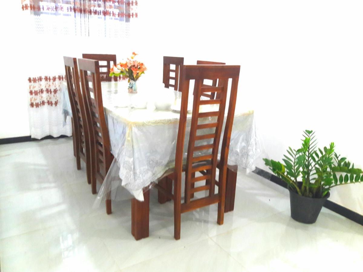 Mango Villa Hikkaduwa Buitenkant foto