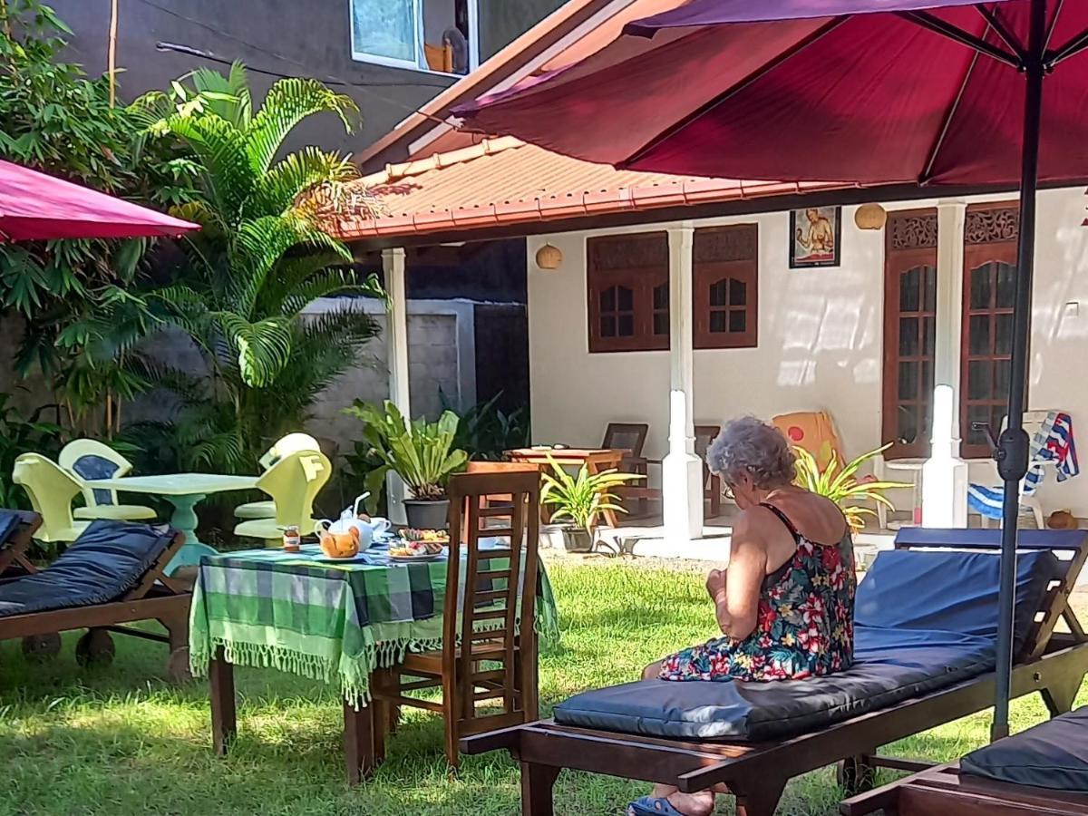 Mango Villa Hikkaduwa Buitenkant foto