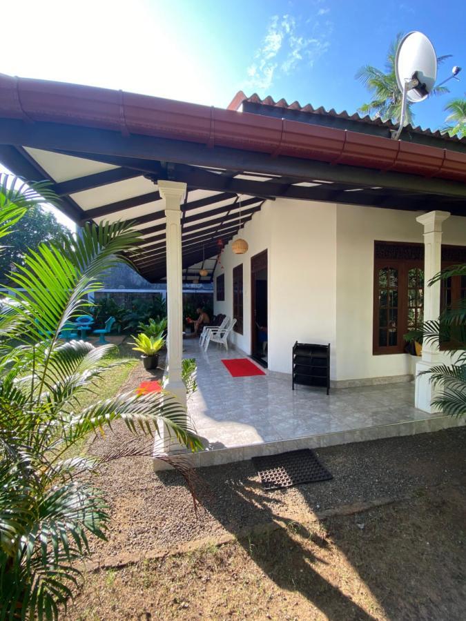 Mango Villa Hikkaduwa Buitenkant foto